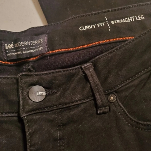 Jeans Size 4 Curvy Fit Straight Legvery 